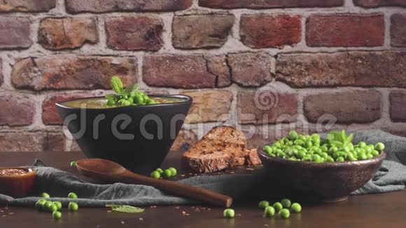 带种子的豌豆汤视频的预览图