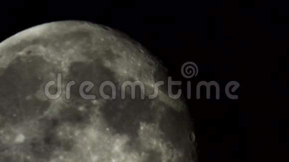 通过望远镜观测到的月球视频的预览图