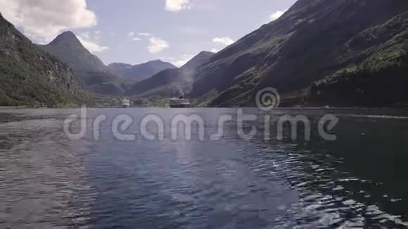 峡湾挪威从船上俯瞰峡湾视频的预览图