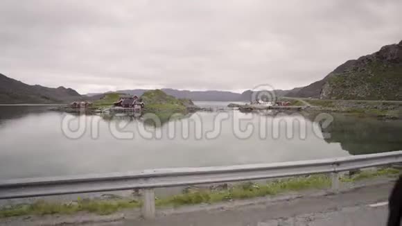 在挪威的公路上开车视频的预览图