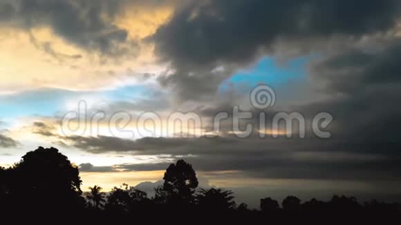 美丽的自然日落日出明亮的天空视频的预览图