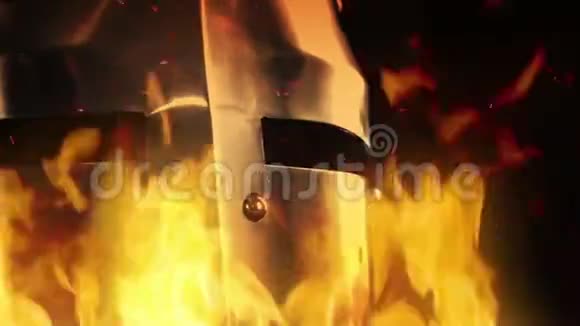火焰中的骑士头盔视频的预览图