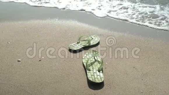 沙滩男拖鞋视频的预览图