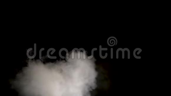蒸汽喷射在黑色上视频的预览图