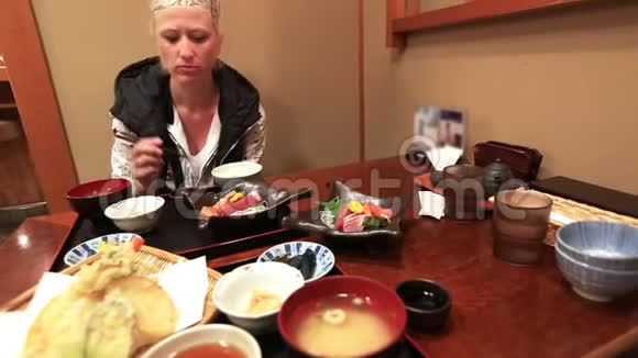 京都的日本餐馆视频的预览图
