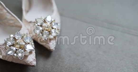 新娘礼服结婚鞋视频的预览图