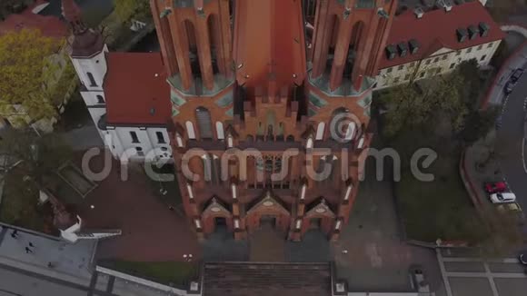 波兰Bialystok老城和大教堂的空中活动视频的预览图