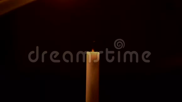 照明蜡烛的录像视频的预览图