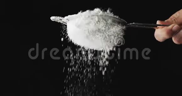 白面粉或糖和筛子视频的预览图