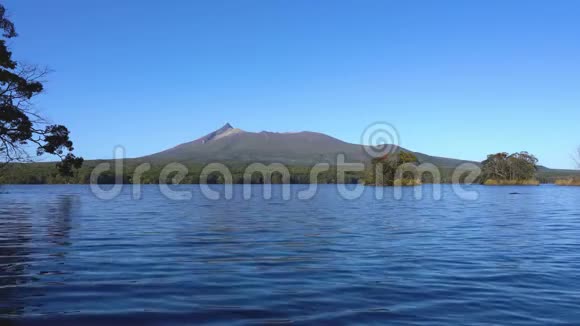 从奥努马湖观赏风景视频的预览图