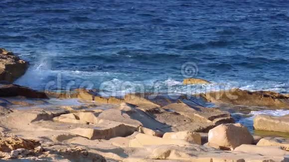 马耳他海岸的蓝水视频的预览图