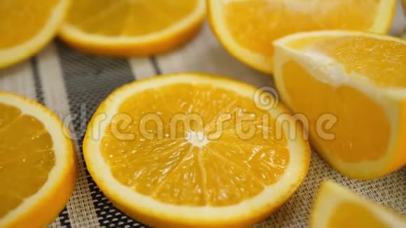 半个新鲜的橘子水果视频的预览图
