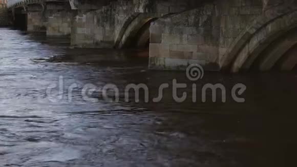约克郡一条被洪水淹没的河流视频的预览图