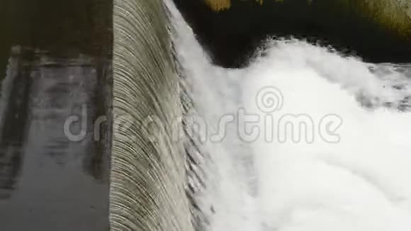 大坝水流地表水流视频的预览图