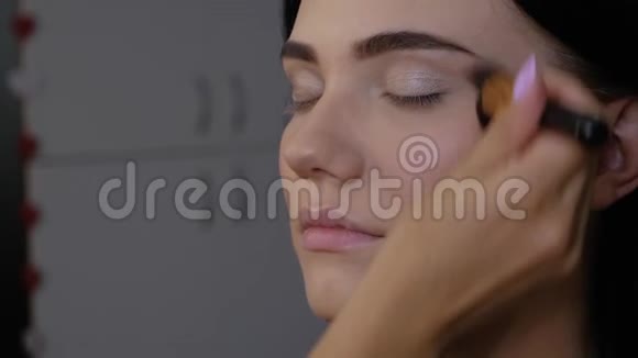 专业化妆师视频的预览图