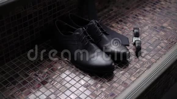 人黑鞋视频的预览图