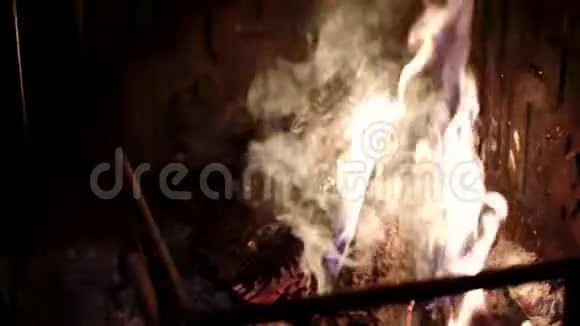烟囱里着火了视频的预览图