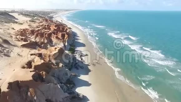 海岸线无人机射击视频的预览图