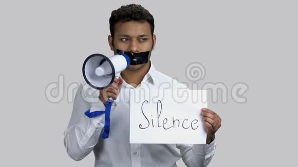 沉默和审查的概念视频的预览图