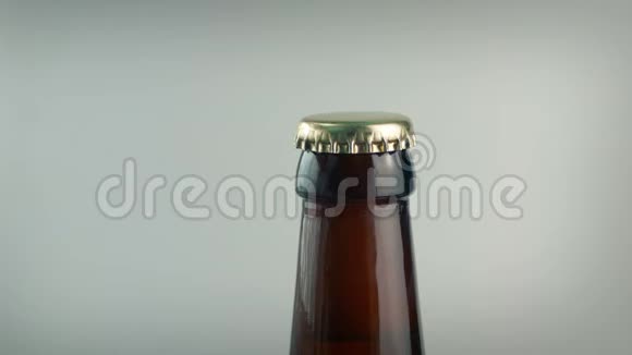 啤酒被打开泡沫视频的预览图