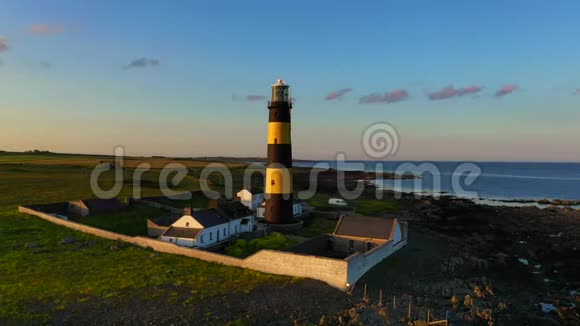 空中日落圣约翰北爱尔兰的灯塔视频的预览图