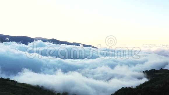晨雾在山间视频的预览图