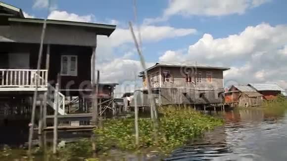 英勒湖的斯蒂尔特村视频的预览图
