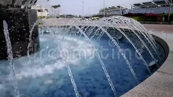 喷泉和圆形水池视频的预览图