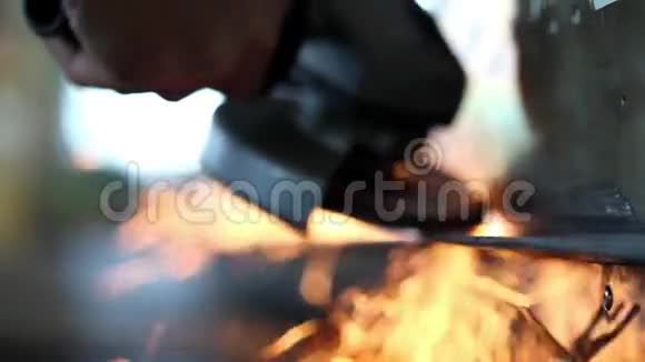 车间磨床火花视频的预览图