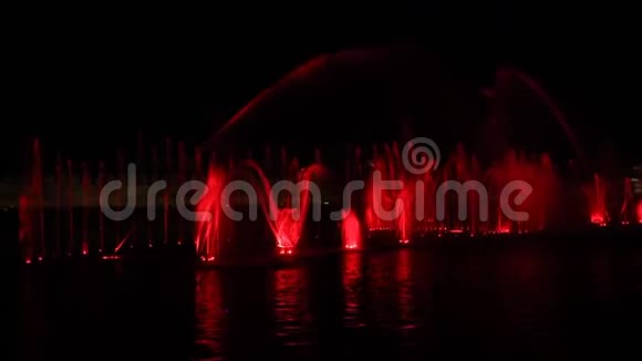 曼德勒护城河上的喷泉视频的预览图