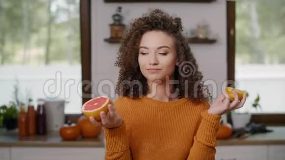 水果用作滑稽的眼睛视频的预览图