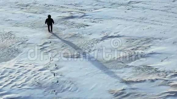 人走丢雪场视频的预览图