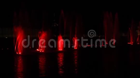 曼德勒护城河上的喷泉视频的预览图