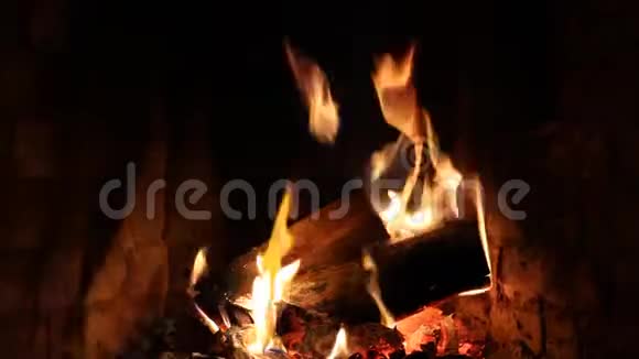 壁炉里有火关闭火力视频的预览图