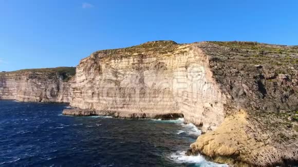 从上面看戈佐马耳他的悬崖视频的预览图
