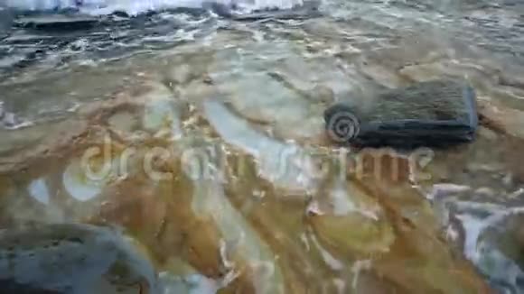 水和波浪4K视频的预览图