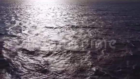 日落时的暗海洋水视频的预览图