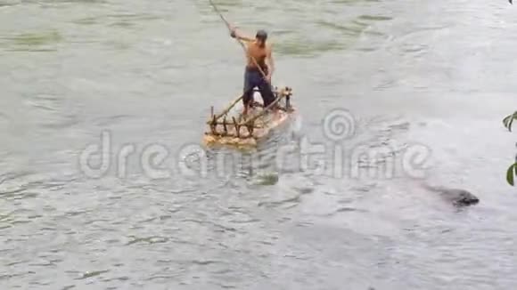 人在亚马逊河漂流视频的预览图