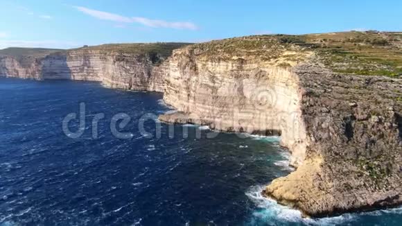 从上面看戈佐马耳他的悬崖视频的预览图