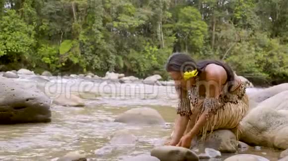 部落女人洗脸视频的预览图
