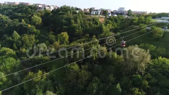 电缆路卡宾斯在夏天视频的预览图