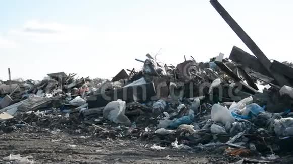 城市垃圾填埋场景观视频的预览图