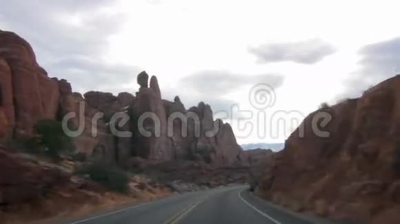 洛基沙漠峡谷路视频的预览图