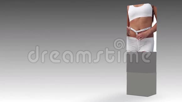 女人测量她们的腰部视频的预览图