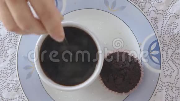 热气腾腾的咖啡视频的预览图