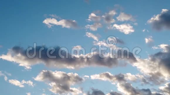 天空中多云的空气运动视频的预览图