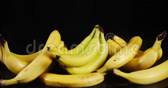 新鲜香蕉加凉蒸汽视频的预览图