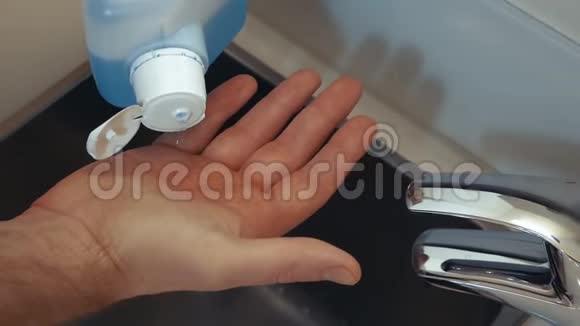 用消毒剂洗手视频的预览图