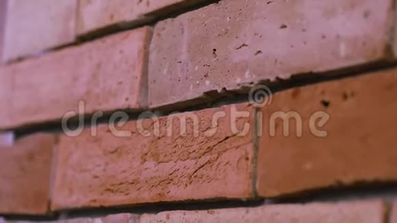 红砖墙贴砖墙视频的预览图