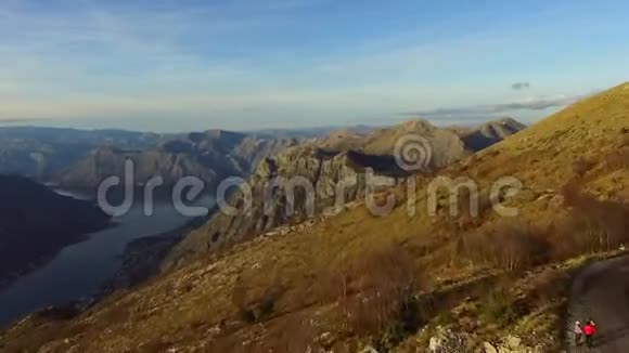 国家公园Lovchen和KotorBay的巴尔干山脉视频的预览图